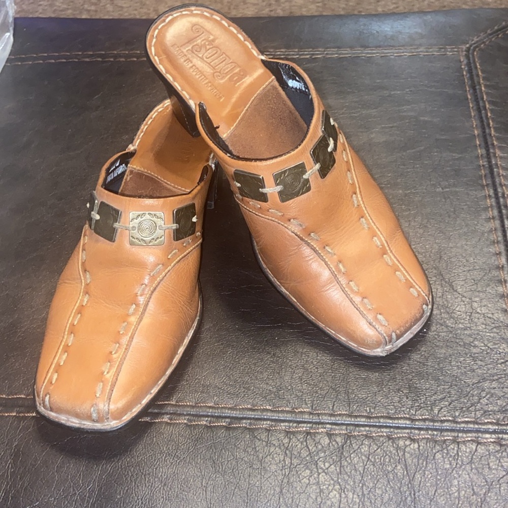 Tsonga brown leather heeled clogs size 4